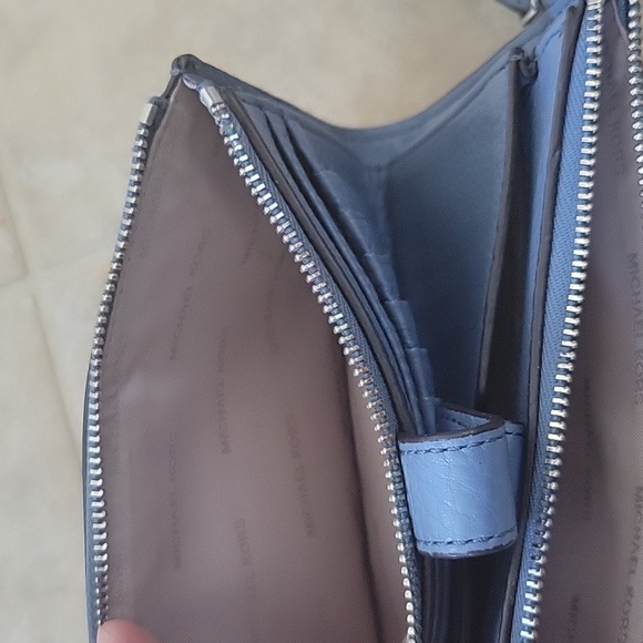 MICHAEL KORS LEATHER CELLPHONE HOLDER WALLET CLUTCH - Picture 15 of 17